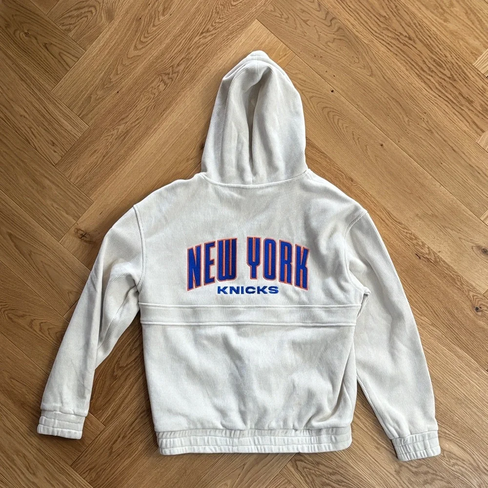 New York Knicks Hoodie - Picture 2 of 4